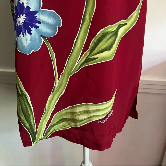 Diane Von Furstenberg • 100% Silk Red Floral Blouse - Picture 2 of 4